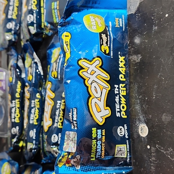 1 Pack Roxx Reflectorzz 12 3 Pk Mystery Stealth Power Paxx Series 1 Pack sealed - Picture 4 of 4